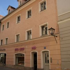 Wohn- und Geschäftshaus