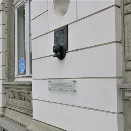 Pamětní deska Alfonse Dopsche na Městské knihovně Lovosice