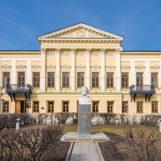 Спартаковская улица 9 c3, Главный дом