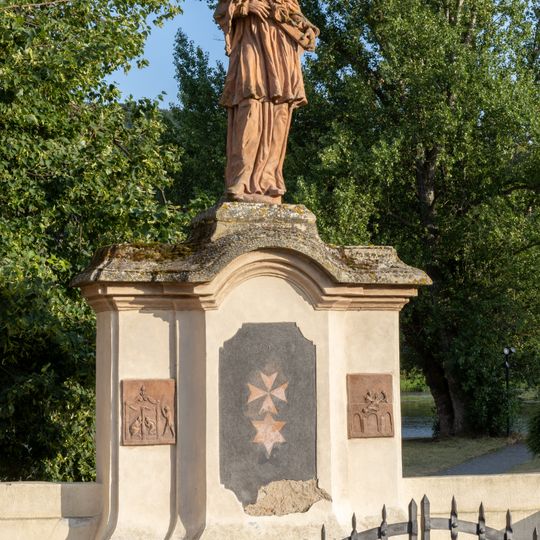 Socha svatého Jana Nepomuckého u zámku v Dobřichovicích