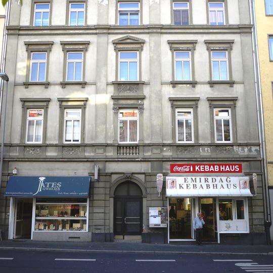 Wohn- und Geschäftshaus