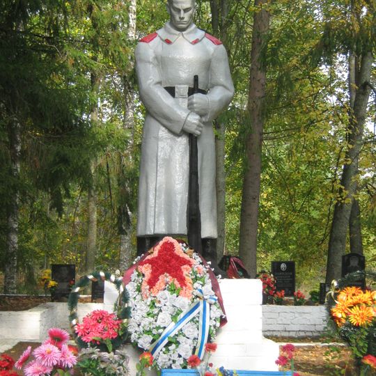 Братское кладбище советских воинов, погибших в борьбе с фашистами