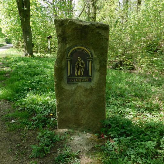 Reliéf svatého Jana Nepomuka Neumanna na Cestě českých svatých u Petrohradu