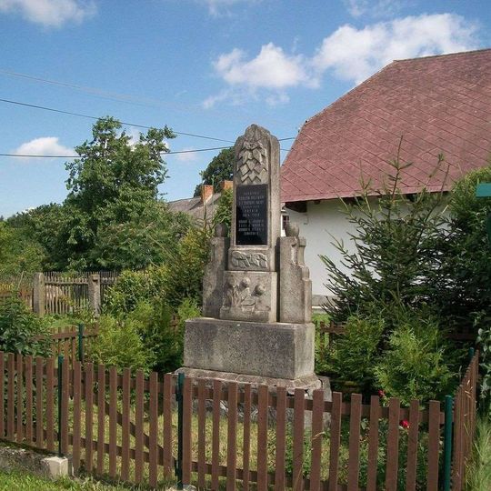 Pomník padlým v Chyníně