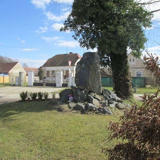 Pomník padlým ve Bzí