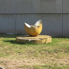 Keramická plastika v Bavlnářské ulici v Semilech