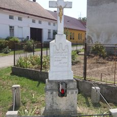 Kříž na křižovatce v Příložanech