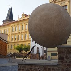 Socha Sisyfos v Martinovského ulici v Rakovníku