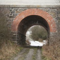 Železniční most přes cestu u zahrádkářské kolonie Borovina Pod Tratí