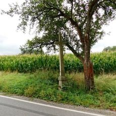 Kamenný kříž na okraji Miletína