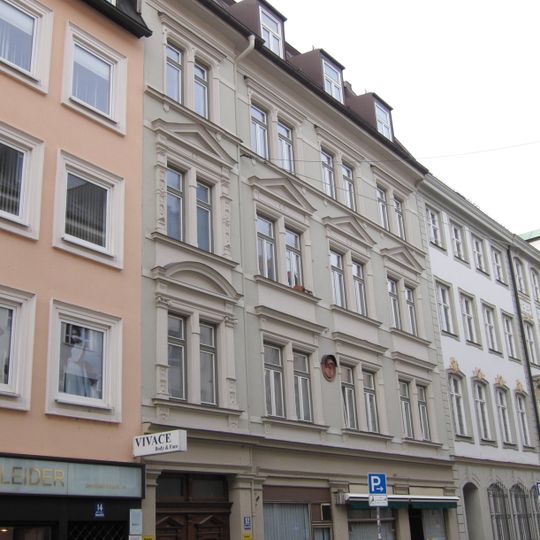 Wohn- und Geschäftshaus