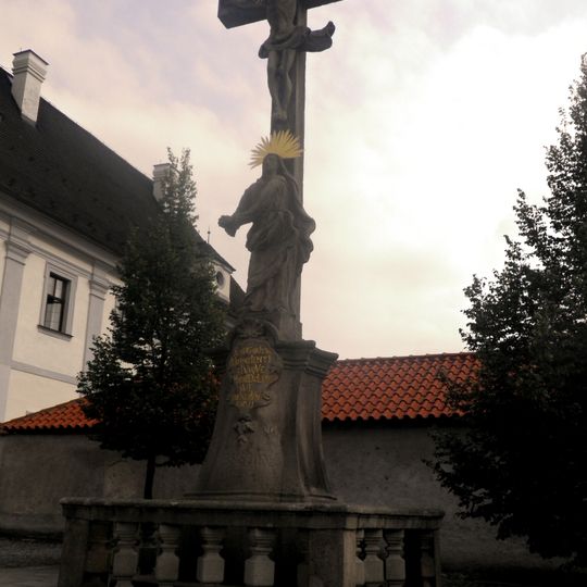 Sousoší - svatý Kříž a Panna Maria Bolestná