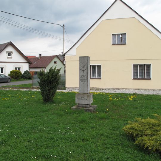 Pomník Kašpara Bosáka v ulici Podsedky v Janovicích nad Úhlavou