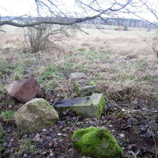 Kříž jihozápadně od Benešovic