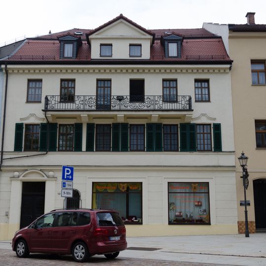 Wohnhaus in geschlossener Bebauung Schloßplatz 10