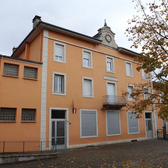 Former town hall of Arlod