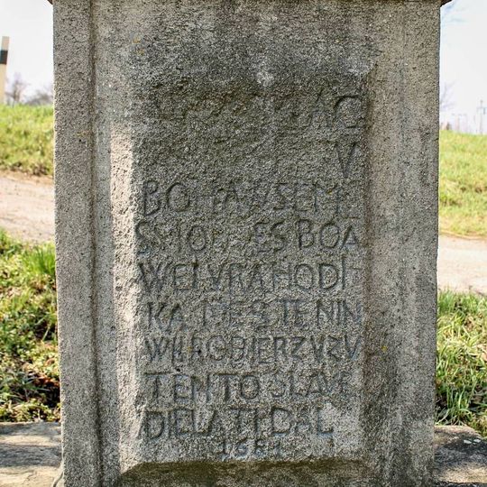 Kříž v Nezamyslicích na okraji obce