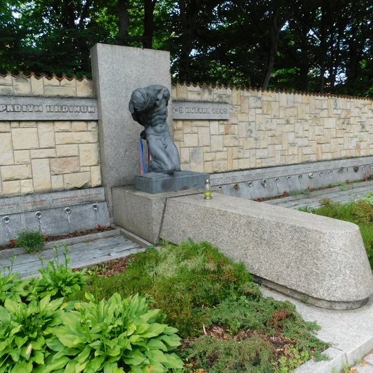 Pomník padlým v Květnovém povstání na Hřbitově Malvazinky