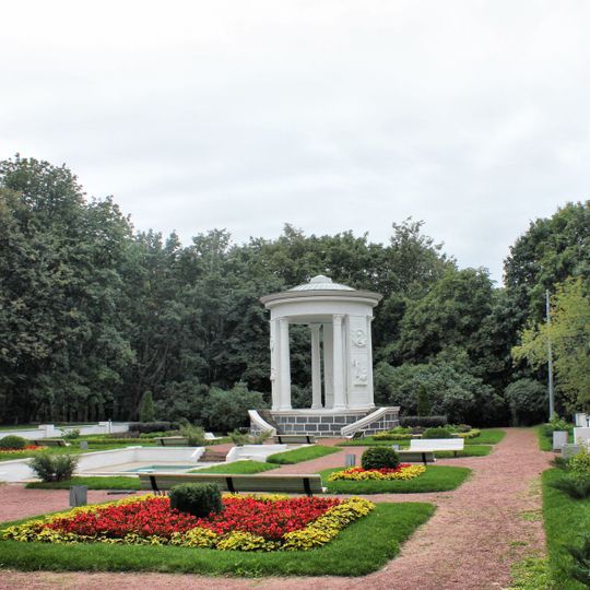 Беседка им. 800-летия Москвы с партером и фонтанами