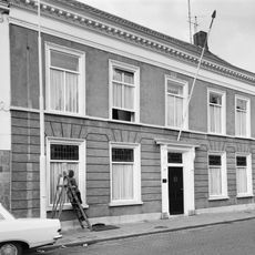 Woonhuis, voormalige artsenpraktijk