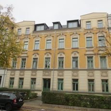 Mietshaus in geschlossener Bebauung mit Vorgarten Bodelschwinghstraße 26