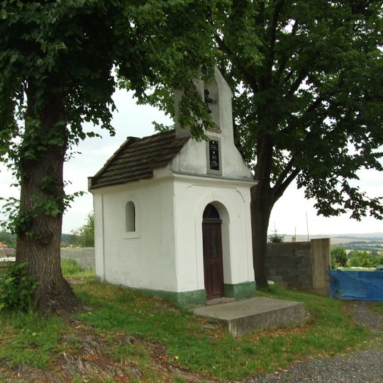 Kaplička v obci Líský