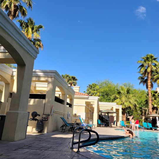 Club De Soleil