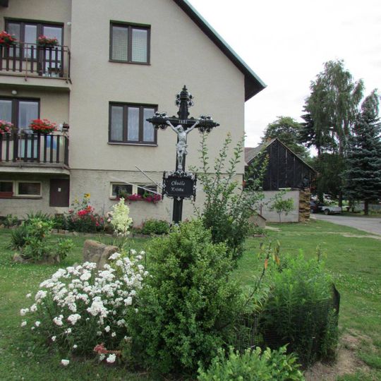 Kříž v západní části Zachotína u domu čp.79