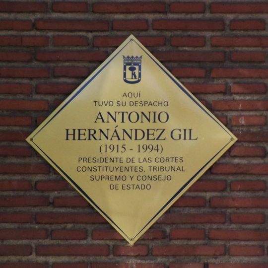 Commemorative plaque to Antonio Hernández Gil