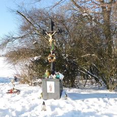 Kříž u polní cesty jižně od Osnice