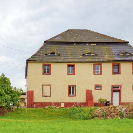 Ehemaliges Forsthaus und separate Kelleranlage Schönbacher Straße 1