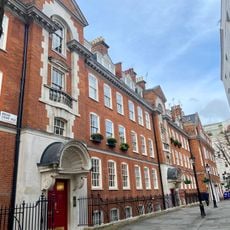 11-19, Broad Court Wc2