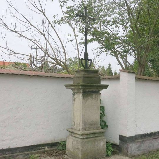 Kříž na návsi v Modlanech