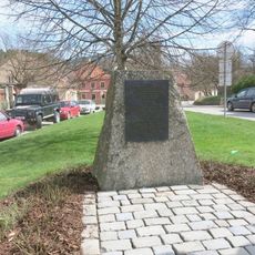 Pomník industriální školy na Farském náměstí v Kaplici