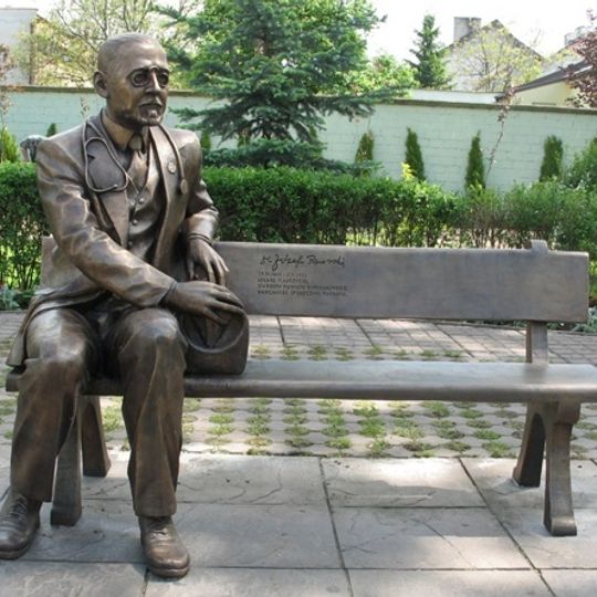 Ławeczka Józefa Psarskiego w Ostrołęce