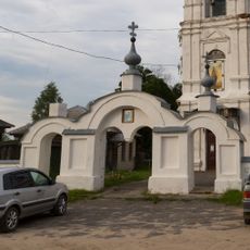 Ограда с воротами (Ликино)