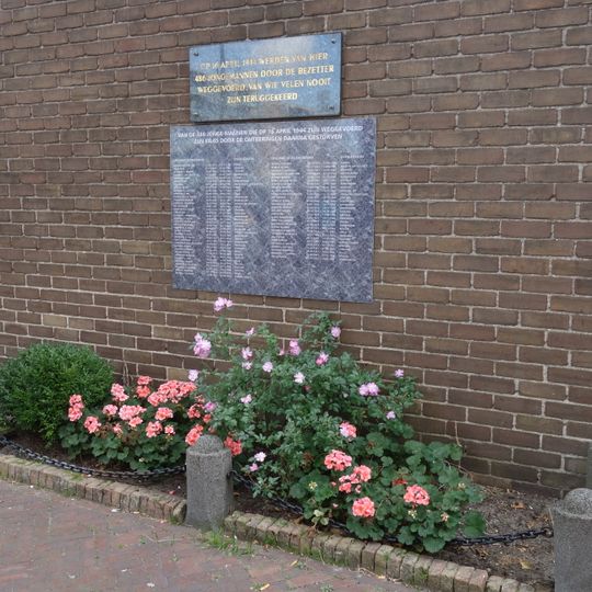 Monument op het Stationsplein