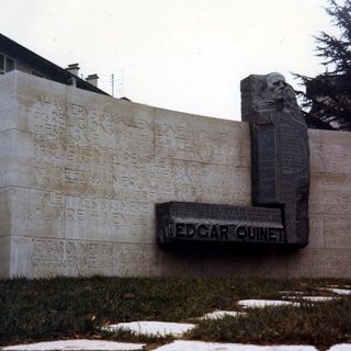 Monument à Edgar Quinet