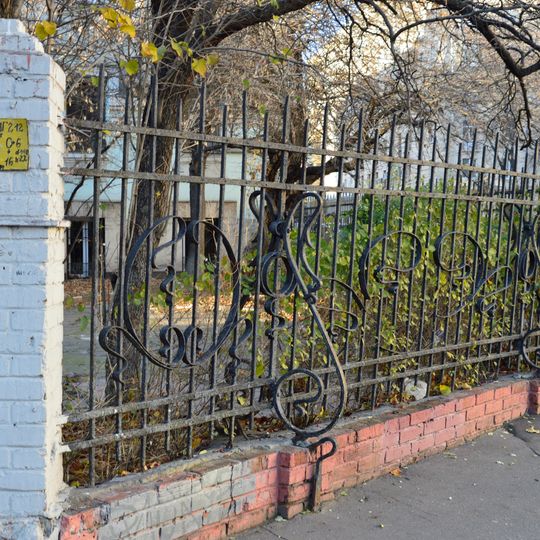 Petrovsko-Aleksandrovsky pension house for nobility - fence and gate