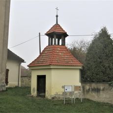 Zvonička u kostela v Dolním Slivně
