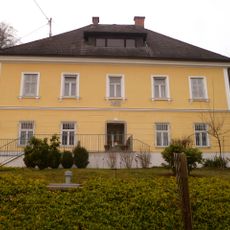 Pfarrhof und Gartenmauer