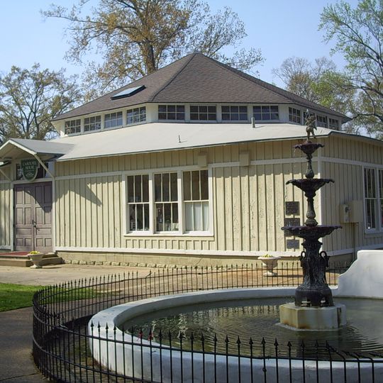 Highland Park Dentzel Carousel and Shelter Building
