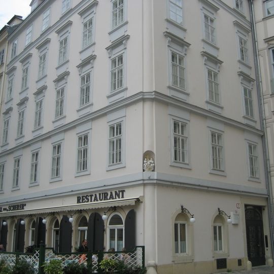 Miethaus, Zur Kleinen Dreifaltigkeit