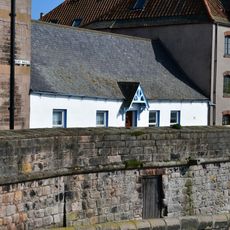 2, Quay Walls