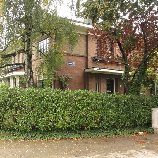 Dubbelwoning met schuurtjes