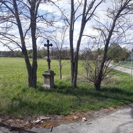 Kříž západně od Stráže nad Nežárkou