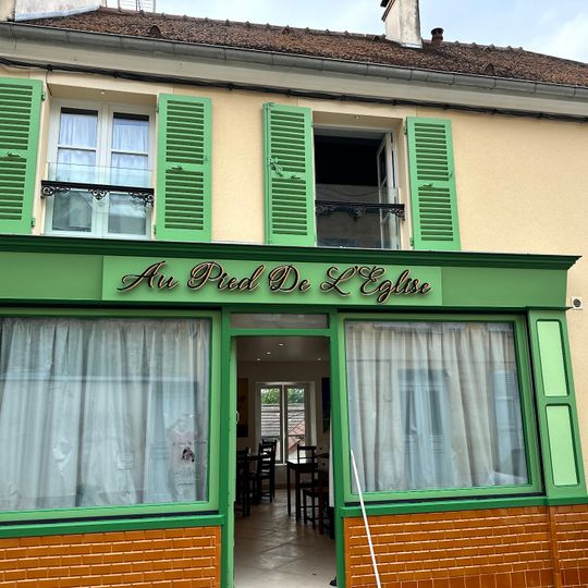 Au Pied De L’église