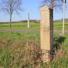 Wegestein (200 m nach Ortsausgang, Abzweig Horka)