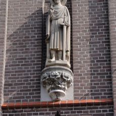 St. Lambertuskerk: doopvont, een St. Eligiusbeeld en een mechanisch torenuurwerk