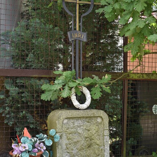 Kříž v západní části Luhova